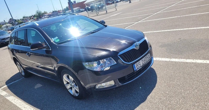 Skoda Superb cena 30000 przebieg: 306000, rok produkcji 2013 z Białystok małe 92
